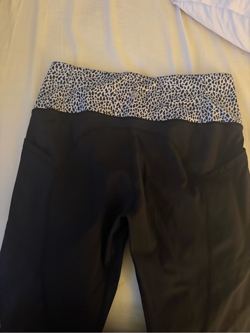 Lululemon Black Leggings with Patterned Waistband size 10